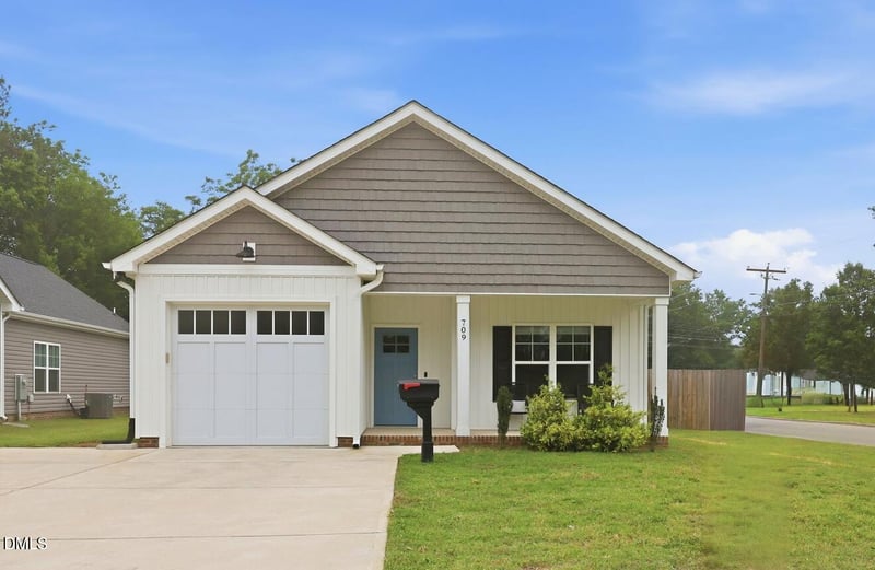 709 Pollock St, Selma, NC 27576