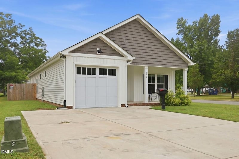 709 Pollock St, Selma, NC 27576