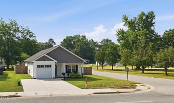 709 Pollock St, Selma, NC 27576