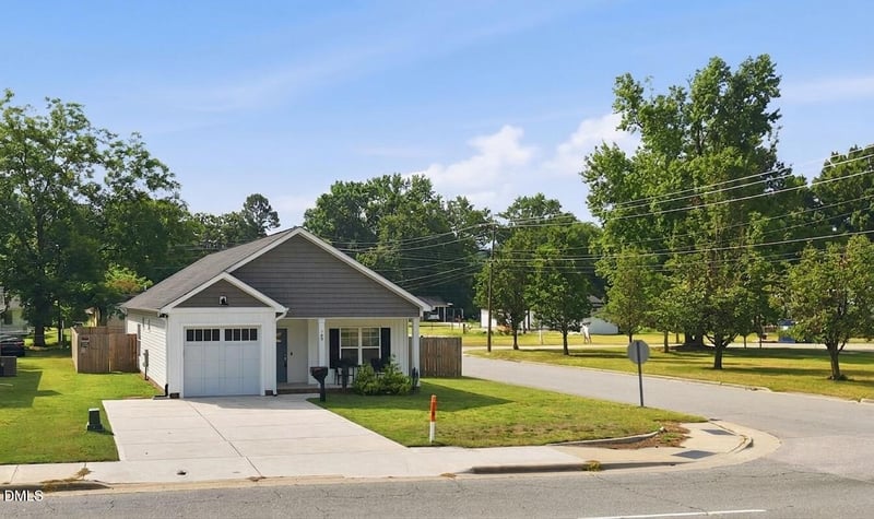 709 Pollock St, Selma, NC 27576