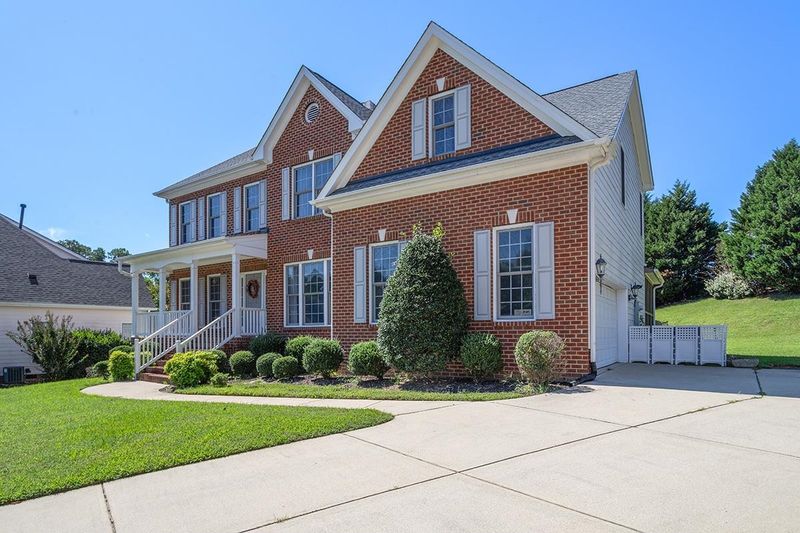 709 Rushing Falls Pl, Fuquay Varina, NC 27526