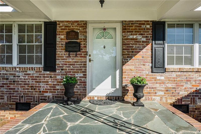 709 S Sampson Ave, Dunn, NC 28334