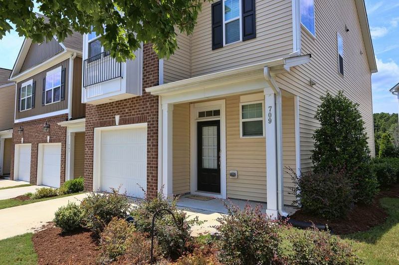 709 Silver Stream Ln, Cary, NC 27519