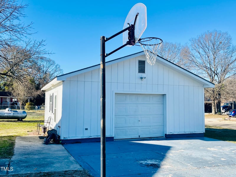 709 E Vance St, Dunn, NC 28334