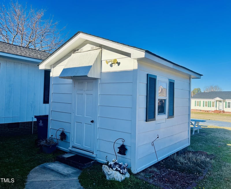 709 E Vance St, Dunn, NC 28334