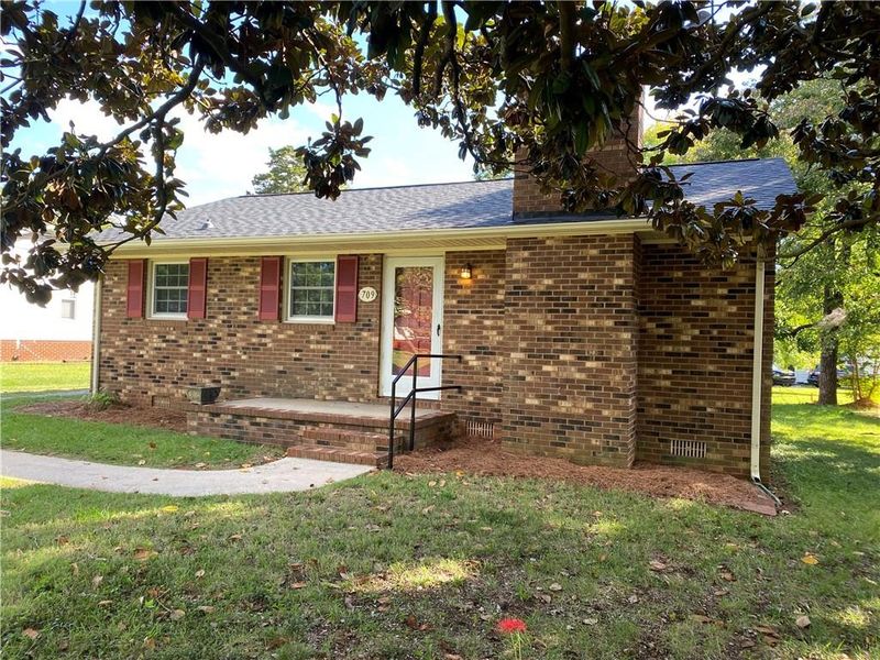 709 Vanderford St, Burlington, NC 27215