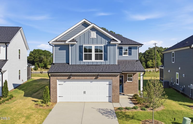 709 Wicklow Hall Dr, Fuquay Varina, NC 27526