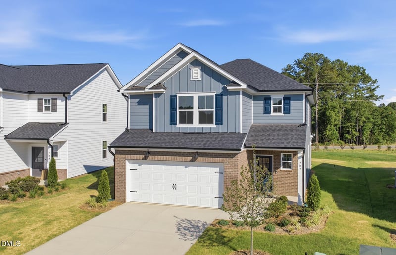 709 Wicklow Hall Dr, Fuquay Varina, NC 27526