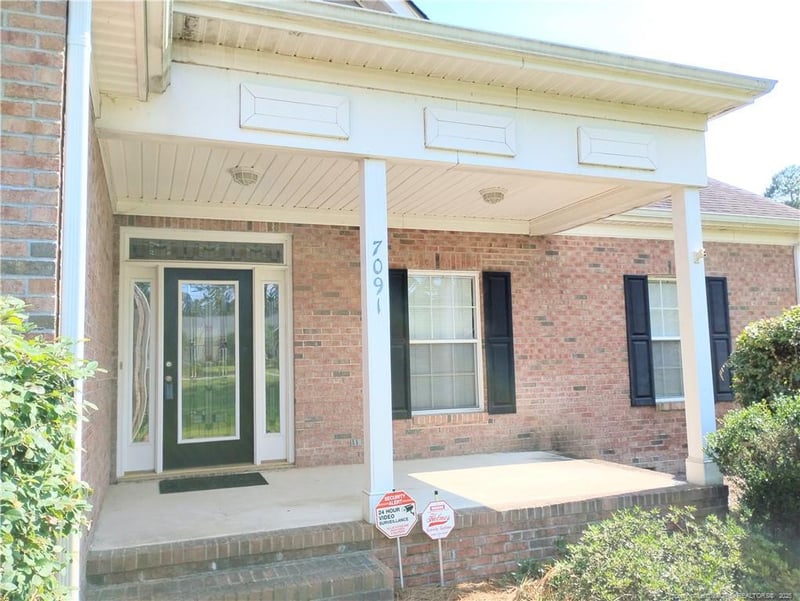 7091 Lamplighter Dr, Fayetteville, NC 28306