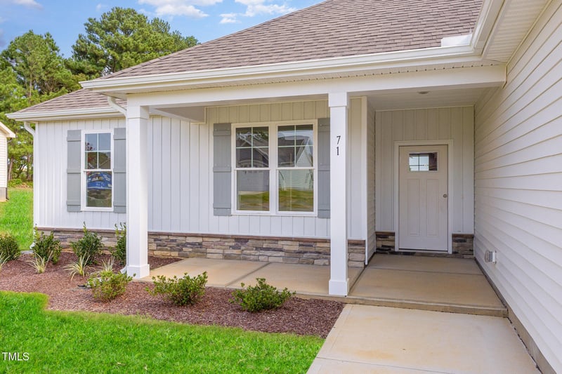71 Royal Ave, Selma, NC 27576