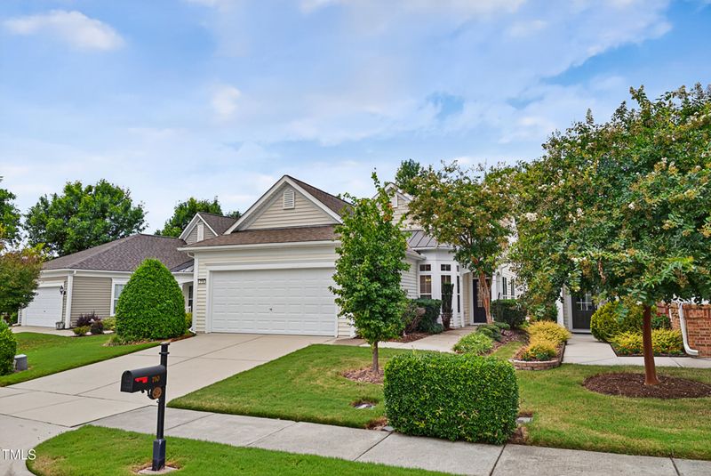 710 Burnaby Ct, Cary, NC 27519