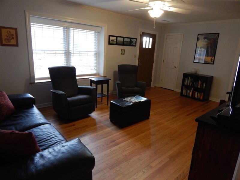 710 Warren Ave, Cary, NC 27511