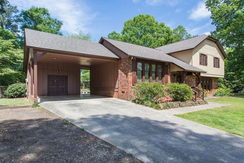 7100 Electra Dr, Raleigh, NC 27607