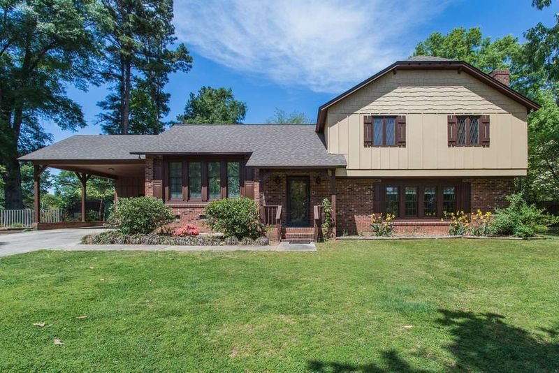 7100 Electra Dr, Raleigh, NC 27607