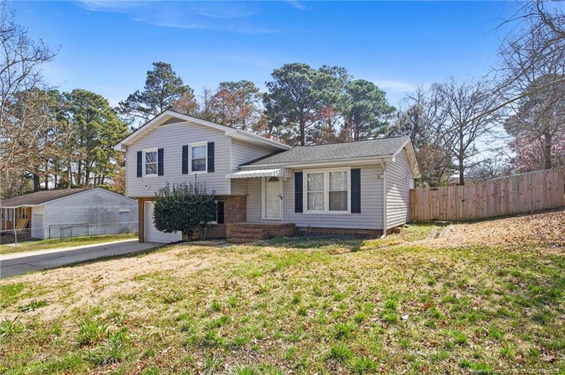7102 Ryan St, Fayetteville, NC 28314