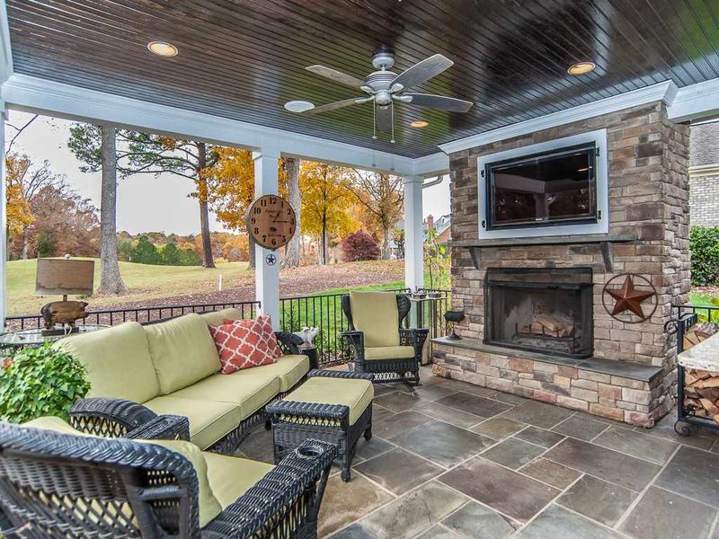 7105 Manor Oaks Dr, Raleigh, NC 27615