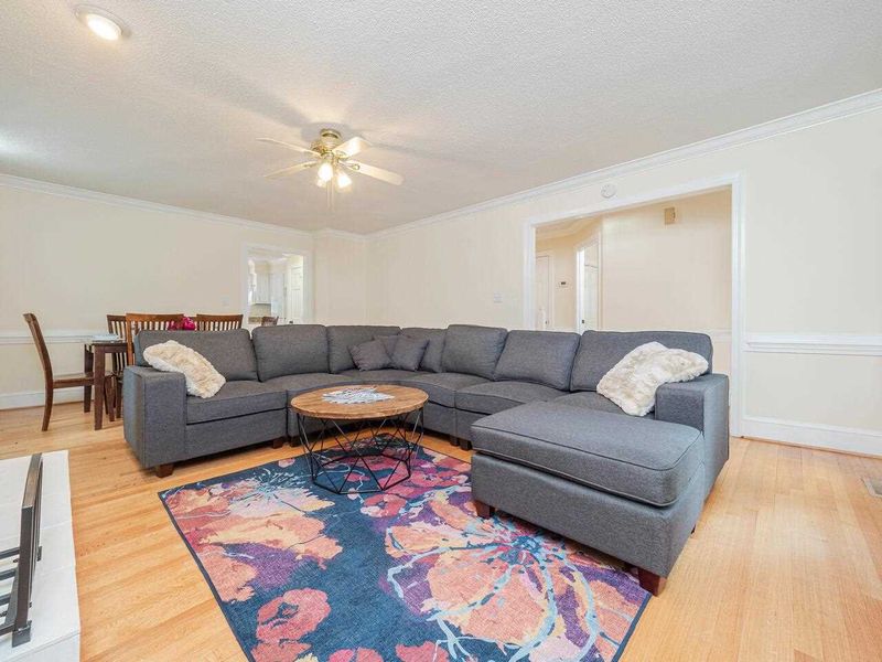 7105 Sandringham Dr, Raleigh, NC 27613