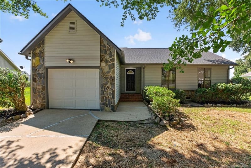 7109 Canary Dr, Fayetteville, NC 28314