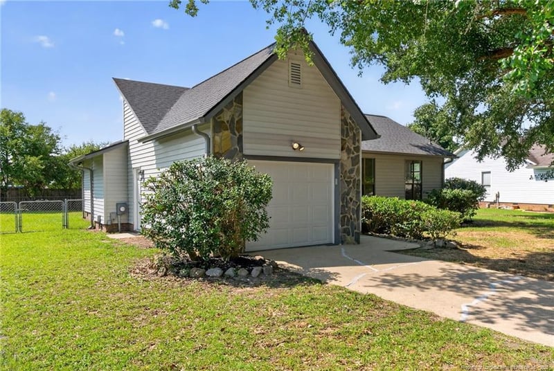 7109 Canary Dr, Fayetteville, NC 28314