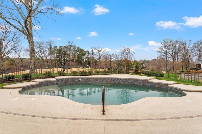7109 Manor Oaks Dr, Raleigh, NC 27615