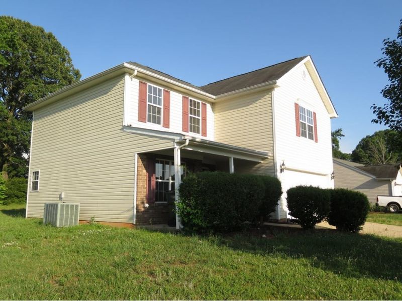 711 Audrey Ln, Burlington, NC 27217