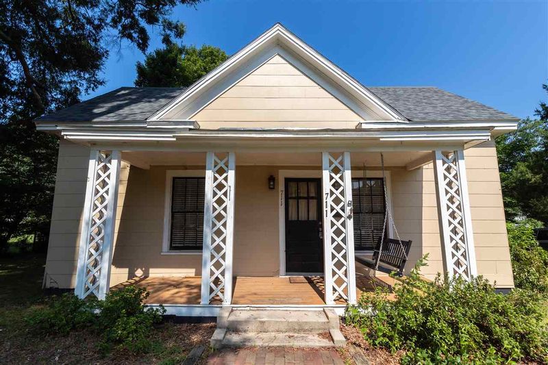 711 Brewer Ave, Wake Forest, NC 27587