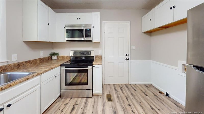 711 Bronco Ln, Fayetteville, NC 28303