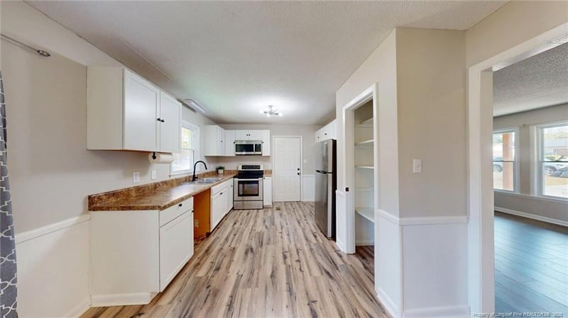 711 Bronco Ln, Fayetteville, NC 28303