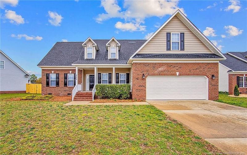 711 Camwheel Dr, Hope Mills, NC 28348