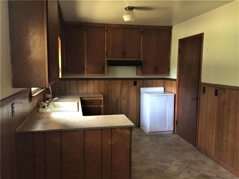 711 Chandler Ave, Burlington, NC 27217