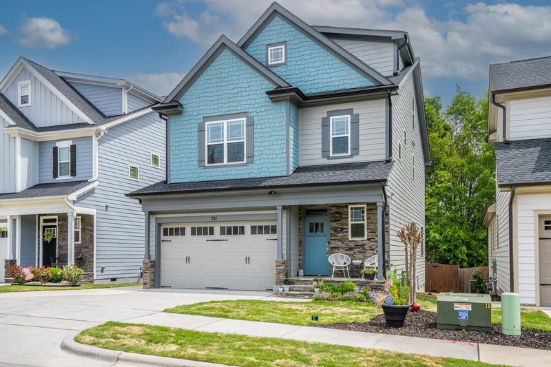 711 Goldenview Acres Ct, Apex, NC 27502