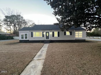 711 Memorial Ave, Dunn, NC 28334