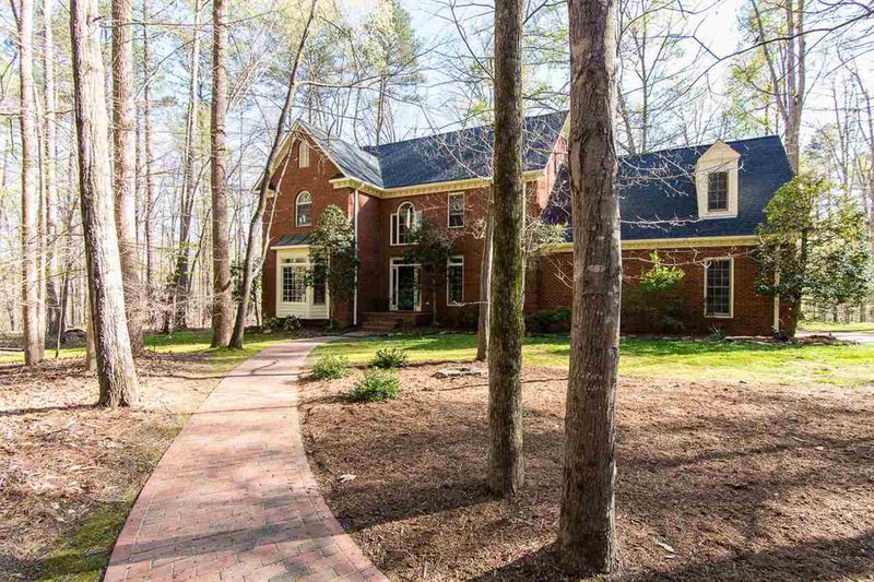 711 Oak Crest Dr, Chapel Hill, NC 27516
