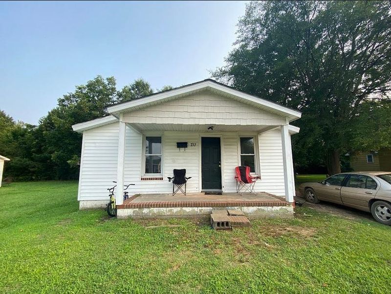 711 Peedin St, Selma, NC 27576