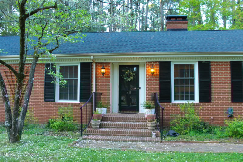 711 Stuart Dr, Sanford, NC 27330