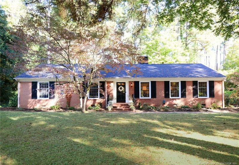 711 Stuart Dr, Sanford, NC 27330