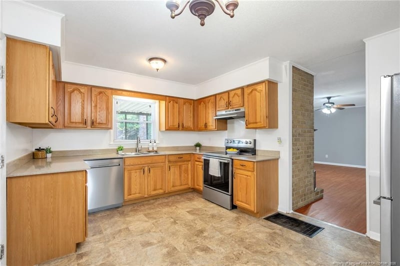 7110 Enfield Dr, Fayetteville, NC 28303