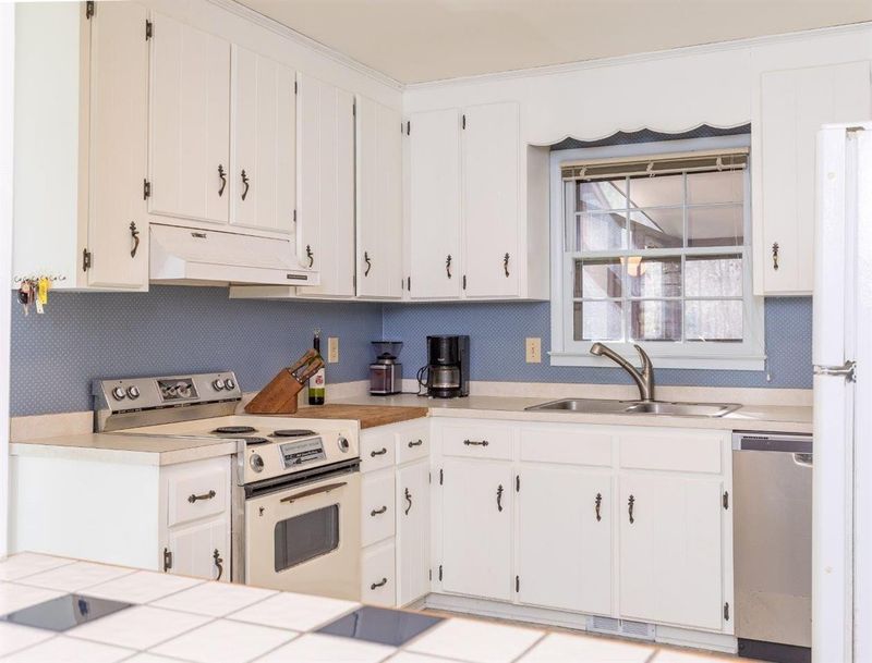 7116 Jeffrey Dr, Raleigh, NC 27603