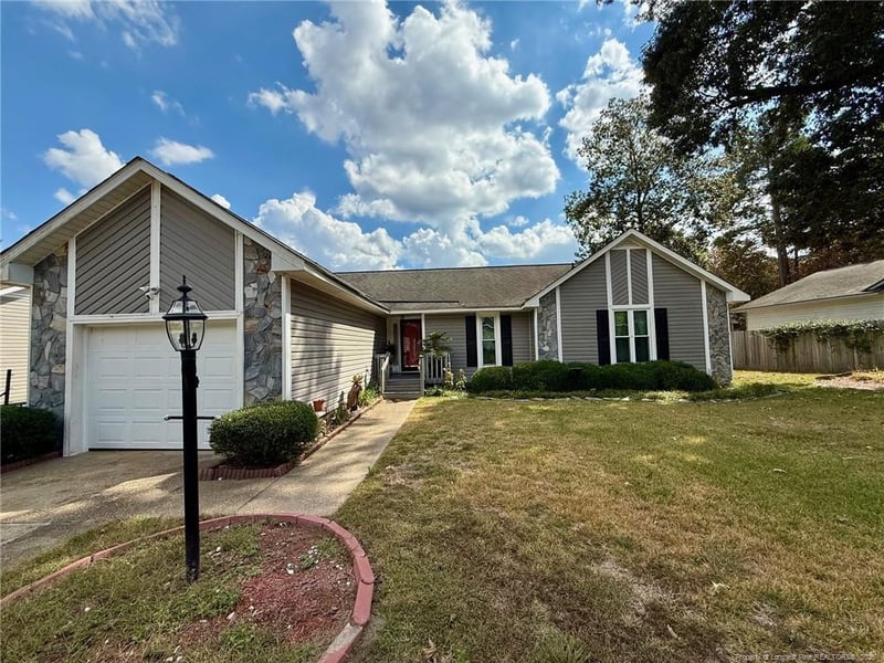 7117 Calamar Dr, Fayetteville, NC 28314