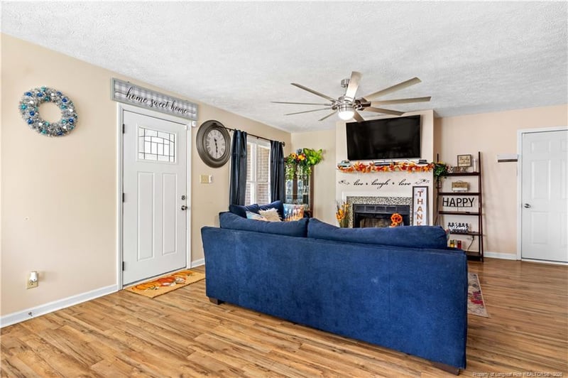 712 Alexwood Dr, Hope Mills, NC 28348