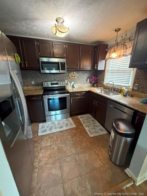 712 Alexwood Dr, Hope Mills, NC 28348