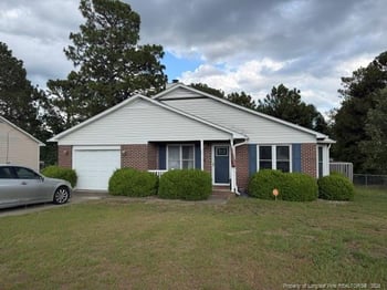 712 Alexwood Dr, Hope Mills, NC 28348
