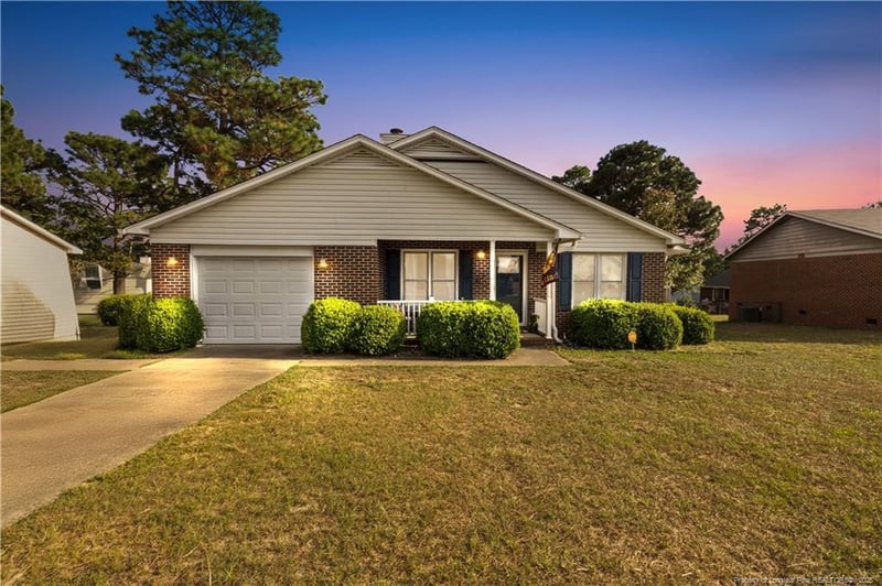 712 Alexwood Dr, Hope Mills, NC 28348