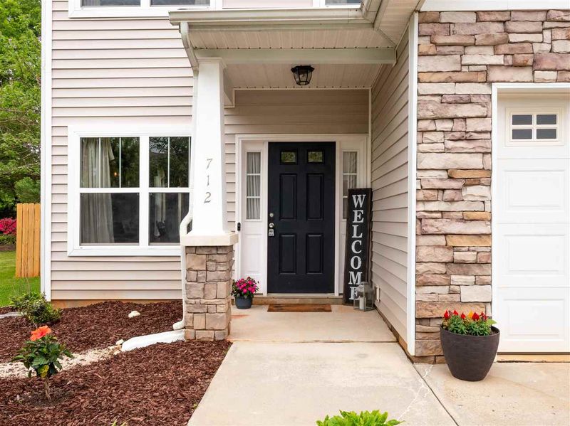 712 Blue Lake Dr, Mebane, NC 27302