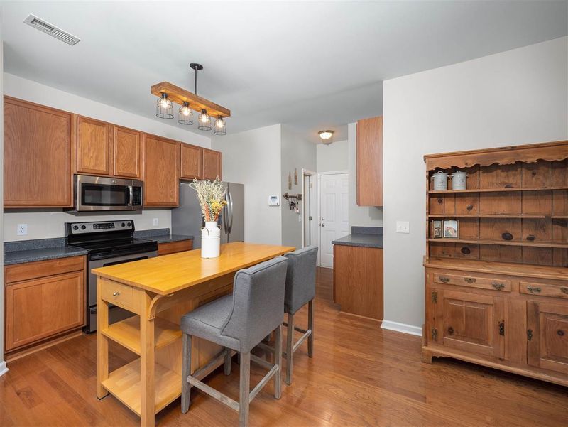 712 Blue Lake Dr, Mebane, NC 27302