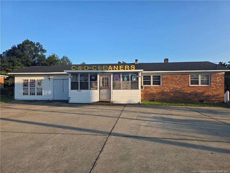 712 E Country Club Dr NW, Fayetteville, NC 28301