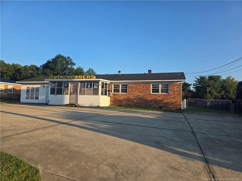 712 E Country Club Dr NW, Fayetteville, NC 28301