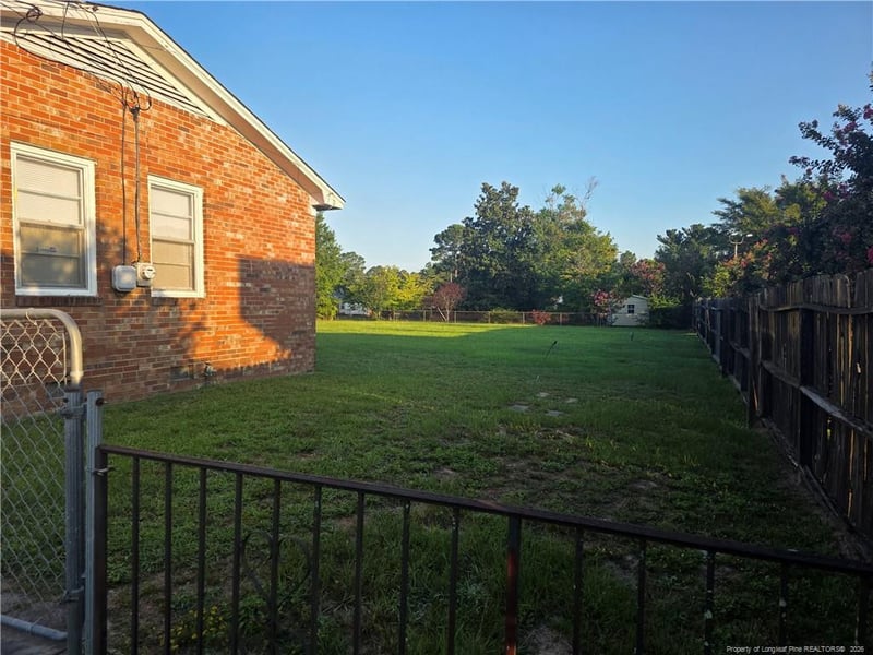 712 E Country Club Dr NW, Fayetteville, NC 28301