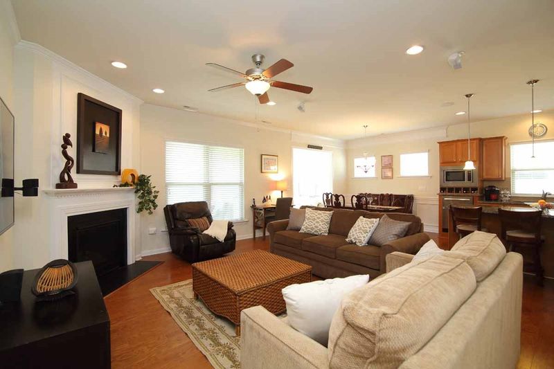 712 Gaston Manor Dr, Durham, NC 27703
