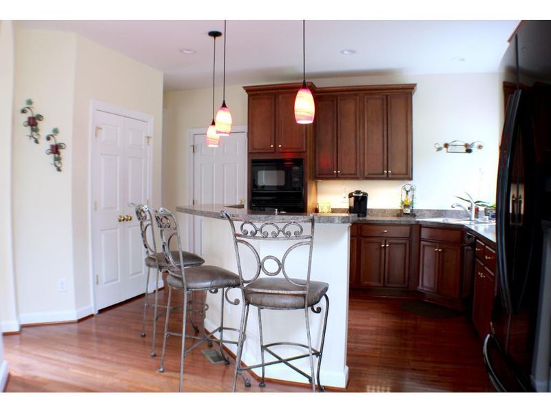 712 Governor Dr, Hillsborough, NC 27278